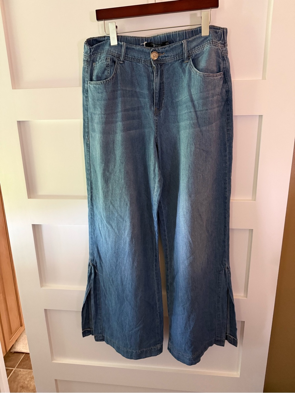 One 5 One Blue Wide-Leg Jeans Casual
comfy Relaxed side slits - Picture 3 of 9